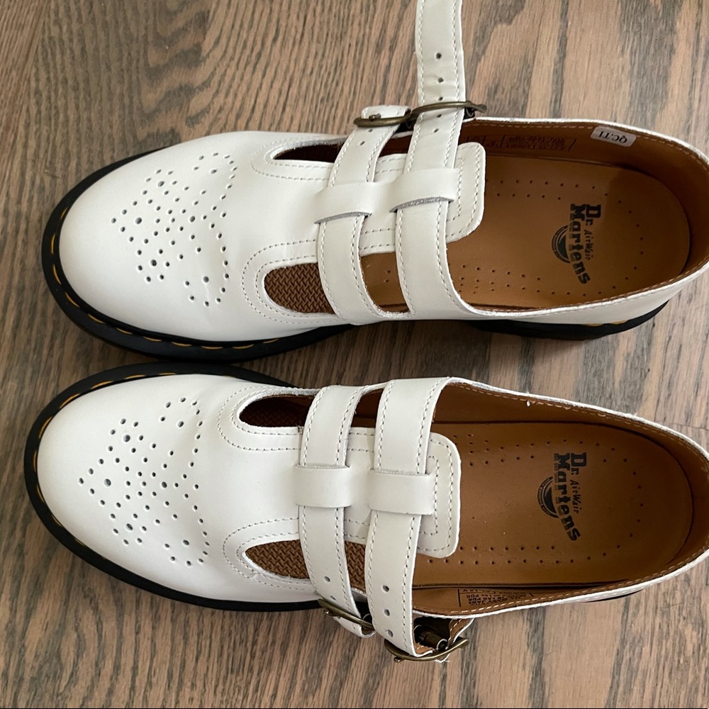 Size 9 dr. Martens -maryjane white / leather